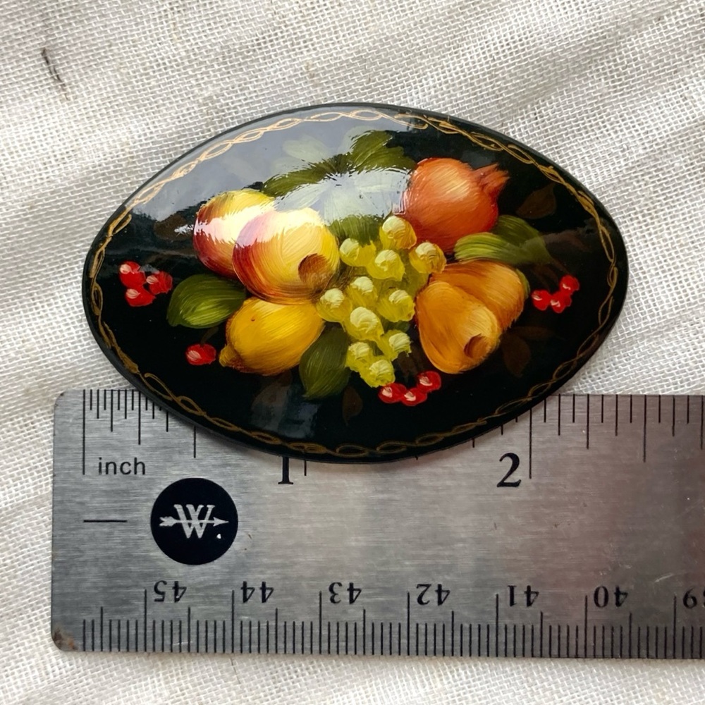 Vintage Russian Lacquer Hand Painted Fruit Brooch/Pin Black Oval Signed - Picture 5 of 7